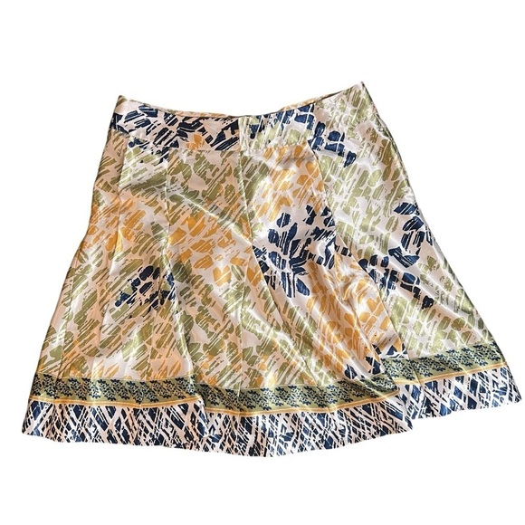 JohnPaulRichard Dresses & Skirts - JohnPaulRichard Satin A Line Tulip Skirt in Green, Gold and Navy Pattern Size XL